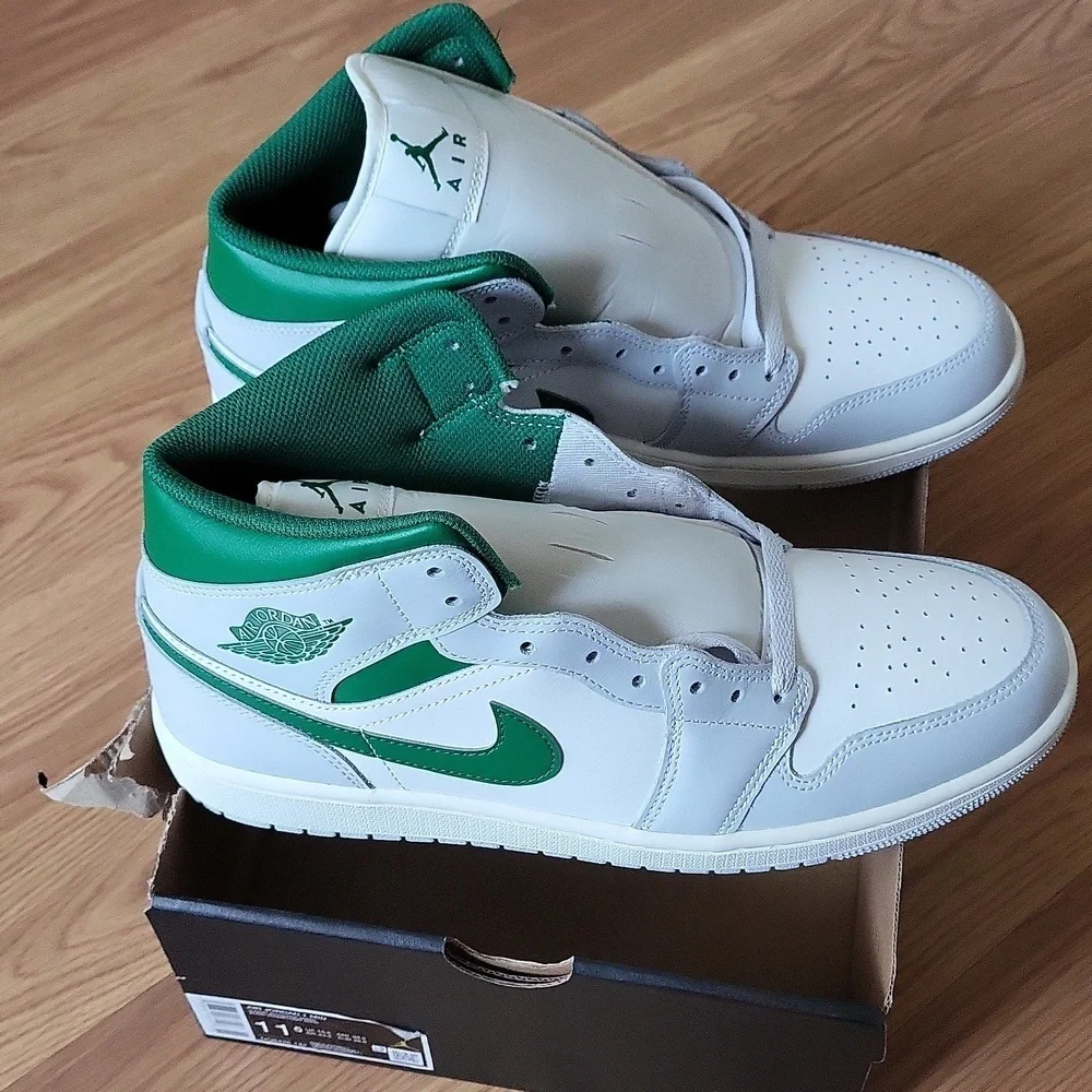 NIB Air Jordan 1 Retro Mid Sneakers Size 11.5 Summit White, Pine Green
